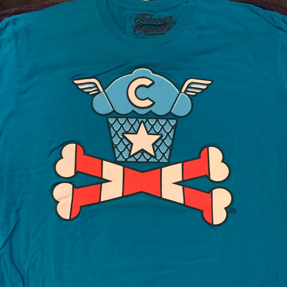 XL Johnny Cupcakes shirt